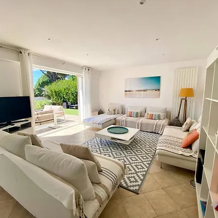 Villa Beautiful Provencal Villa, Sea View, Access Grimaud