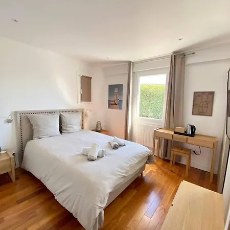 Beautiful Provencal Villa, Sea View, Access *