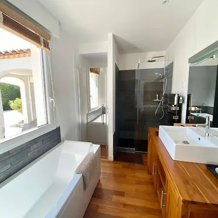 Beautiful Provencal Villa, Sea View, Access Villa Grimaud