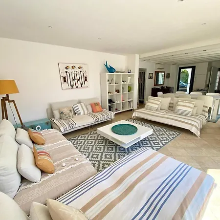 Beautiful Provencal Villa, Sea View, Access Villa *