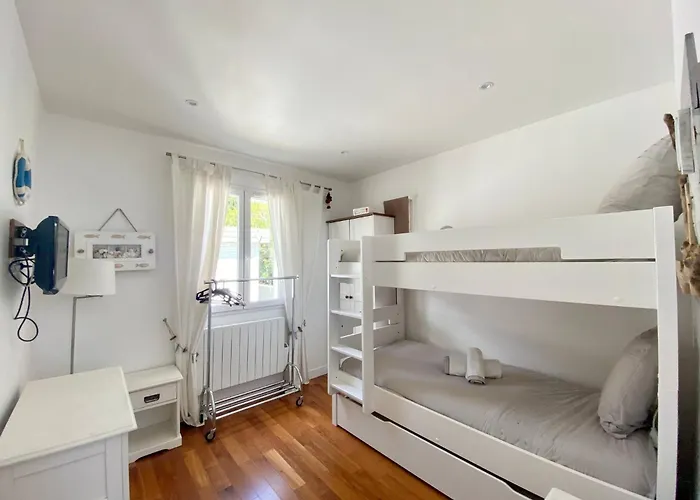 Beautiful Provencal Villa, Sea View, Access * グリモー