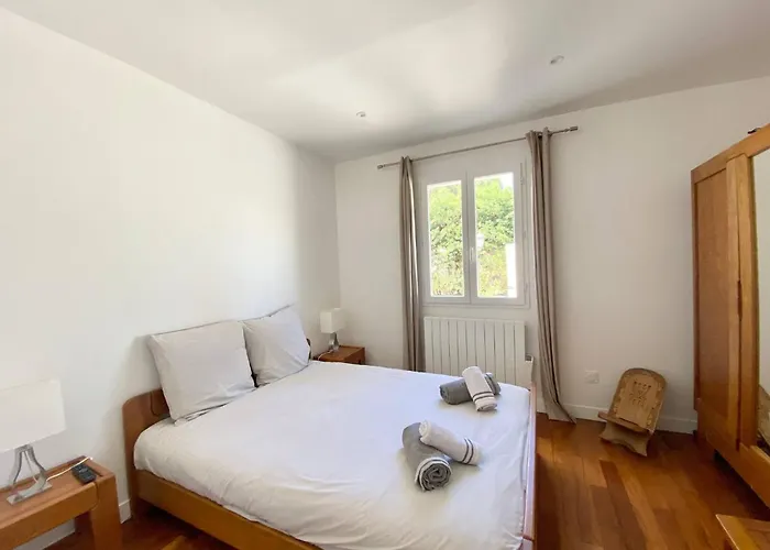 Beautiful Provencal Villa, Sea View, Access *
