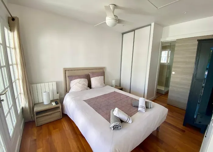 Beautiful Provencal Villa, Sea View, Access * グリモー