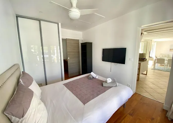 Beautiful Provencal Villa, Sea View, Access * グリモー