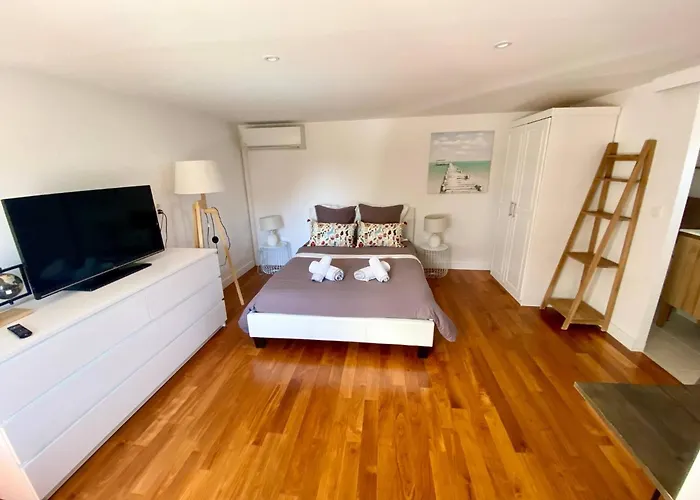 Beautiful Provencal Villa, Sea View, Access グリモー