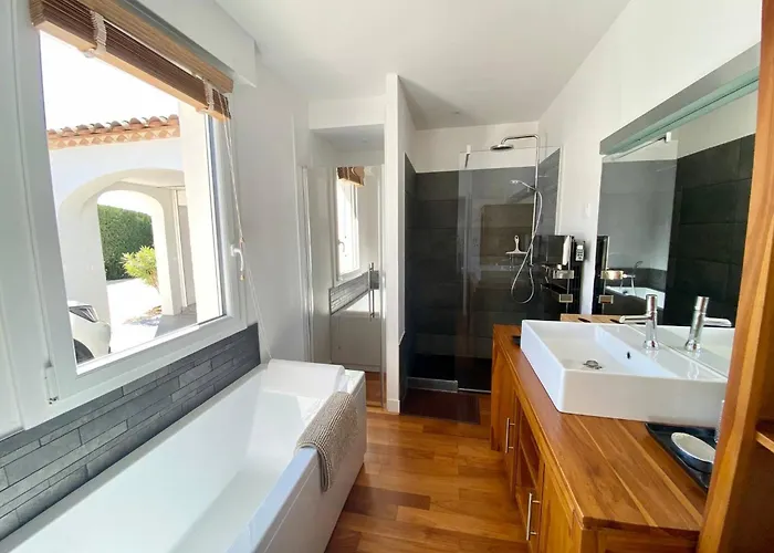 Beautiful Provencal Villa, Sea View, Access ヴィラ グリモー