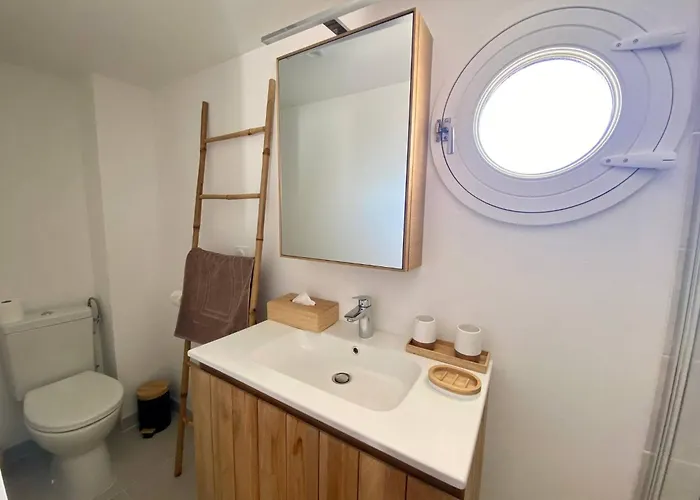 Beautiful Provencal Villa, Sea View, Access