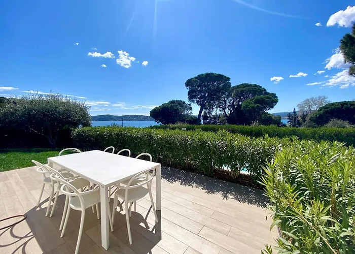 Beautiful Provencal Villa, Sea View, Access Villa *